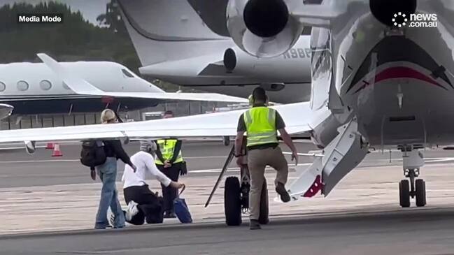 Coldplay’s Chris Martin kisses the tarmac while boarding plane