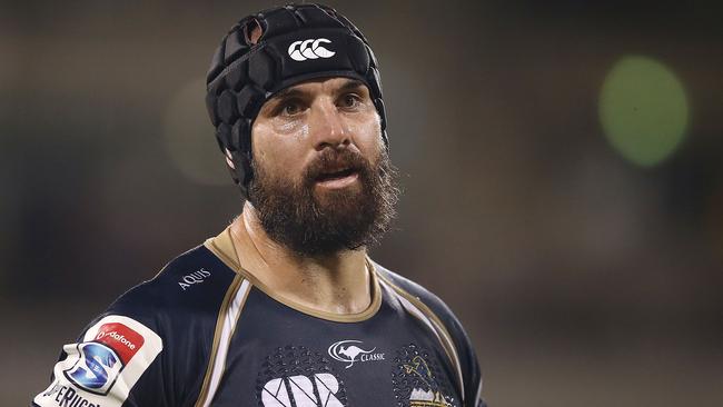 CANBERRA, AUSTRALIA – MARCH 25: Scott Fardy of the Brumbies talks to the referee's assistant during the round five Super Rugby match between the Brumbies and the Highlanders at GIO Stadium on March 25, 2017 in Canberra, Australia. (Photo by Mark Metcalfe/Getty Images)