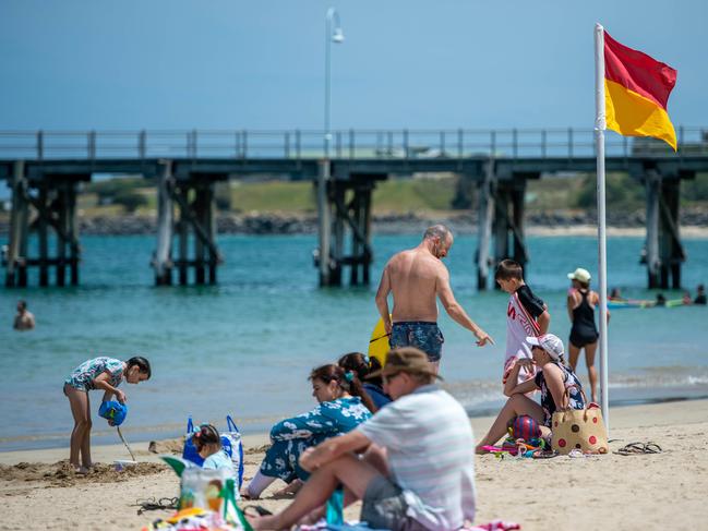 Jetty beach flags and lifeguards,holiday makers at the beach. 16 JAN 2020