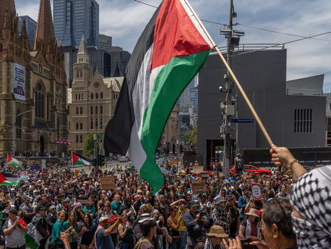 MELBOURNE, AUSTRALIA - NOVEMBER 23: Protesters gather at Flinders Street Station on November 23, 2023 in Melbourne, Australia. Organised by School Students For Palestine, the call for action on the group's social media feeds prompted a statement from federal Education Minister Jason Clare that children should be in class during school hours. The ongoing Israel-Hamas conflict continues to cause social tensions in societies around the world, including in Australian cities. (Photo by Asanka Ratnayake/Getty Images)