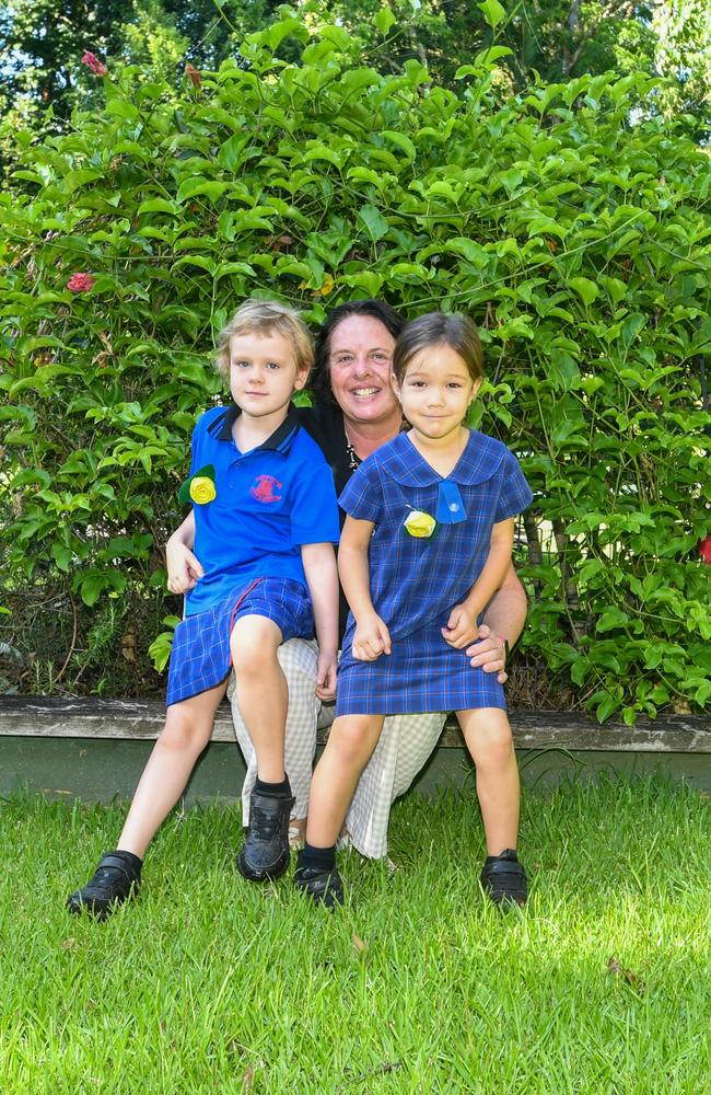 Rosebank Public School kindergarten 2023, Alle and Evie with principal Juanita Thomson.