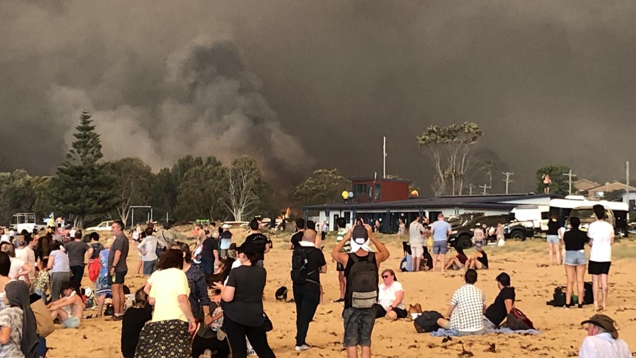 People caught up in the bushfires at Malua Bay, gather on the beach. Picture: Al Baxter.