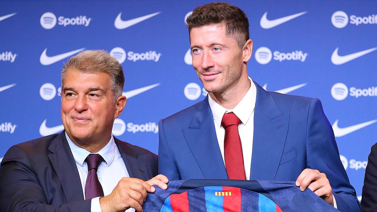 BARCELONA, SPAIN – AUGUST 05: (L-R) FC Barcelona president Joan Laporta and Robert Lewandowski pose for the media as he is presented as a FC Barcelona player at Camp Nou on August 05, 2022 in Barcelona, Spain. (Photo by Eric Alonso/Getty Images)