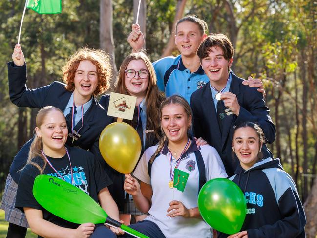 Daily Telegraph. 29, July, 2024.Blaxland High School seniors,Chelsea Brown, Adelaide Foreman, Rosemary Oxley, Matilda Horrex-Barnet, Lachlan Henderson, Logan Dixon, and Ania Bestley, celebrating Jess Fox's first gold medal of the Paris Olympics, today.Picture: Justin Lloyd.