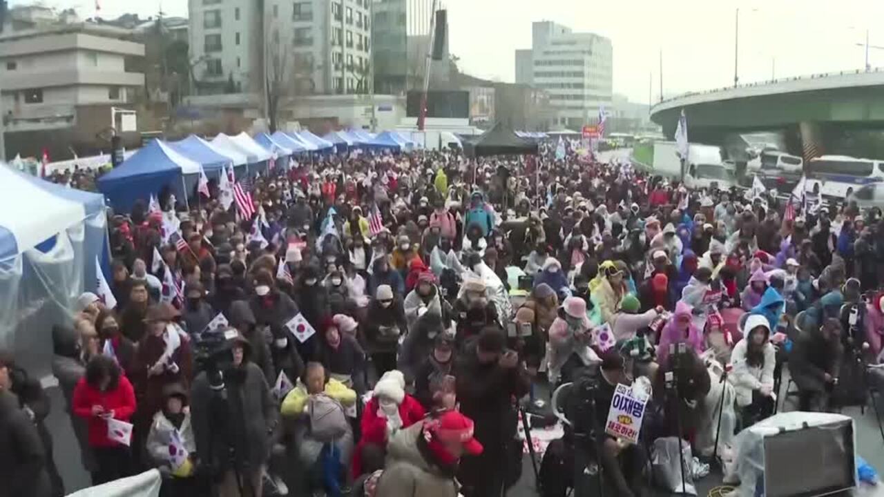 Supporters of S. Korea's Yoon protest near presidential residence