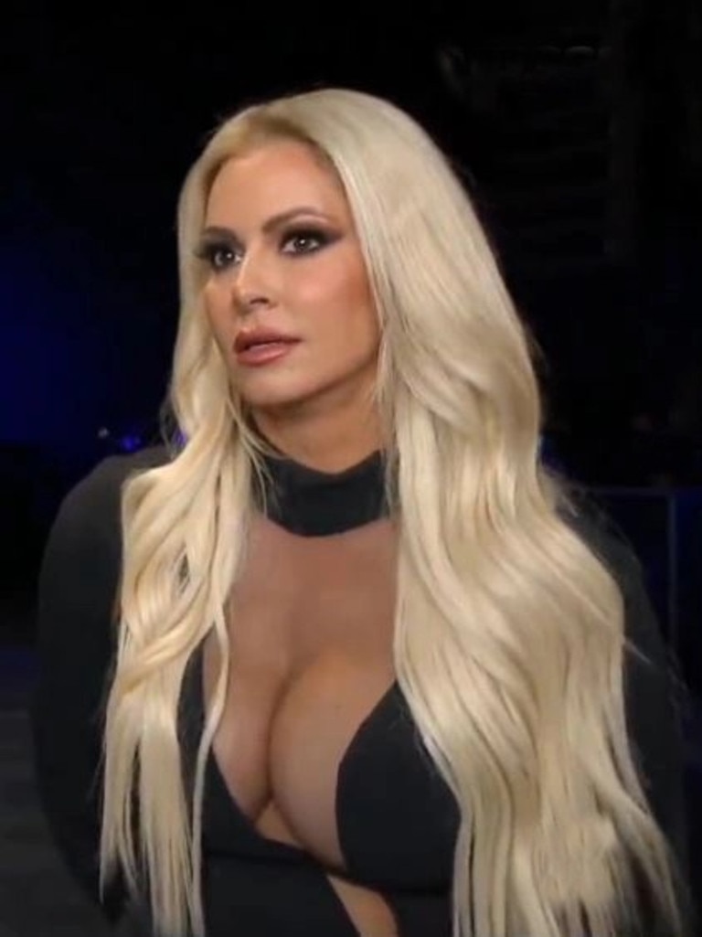 Wwe Maryse Mizanin On Monday Night Raw Star Suffers Wardrobe