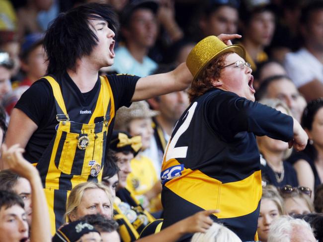 The misery continues for Richmond supporters in a match against the Bulldgos at Etihad Stadium.