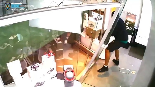 NYPD Releases Video Showing Looters Breaking Into Manhattan Store