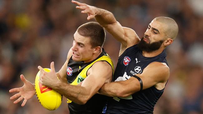 Adam Saad spoils a marking attempt by Tiger Jack Ross. Picture: Michael Willson/AFL Photos via Getty Images)