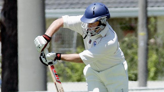 Jason Mathers defends for Mornington.