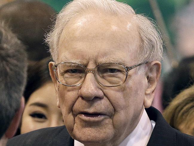 Berkshire Hathaway Chairman and CEO Warren Buffett, center, views the BNSF booth as he tours the exhibit floor before presiding over the annual shareholders meeting Saturday, April 30, 2016, in Omaha, Neb. (AP Photo/Charlie Riedel)