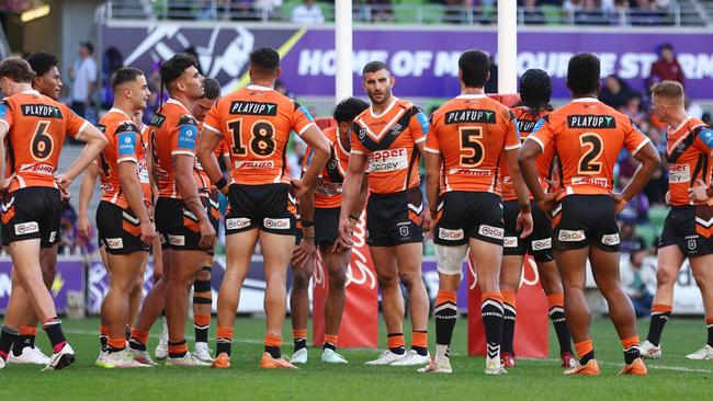 Alex Twal of the Tigers (C) looks dejected alongside teammates during the round 10 NRL match between Melbourne Storm and Wests Tigers at AAMI Park, on May 11, 2025, in Melbourne, Australia. (Photo by Mike Owen/Getty Images)