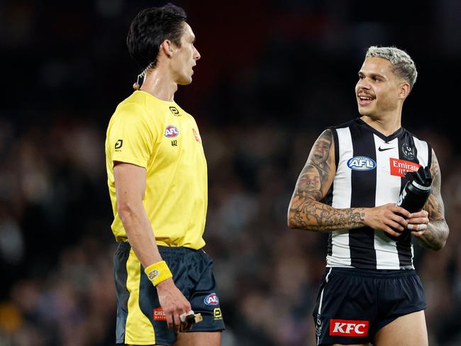 Bobby Hill chats to umpire Justin Power. Picture: Dylan Burns/AFL Photos via Getty Images