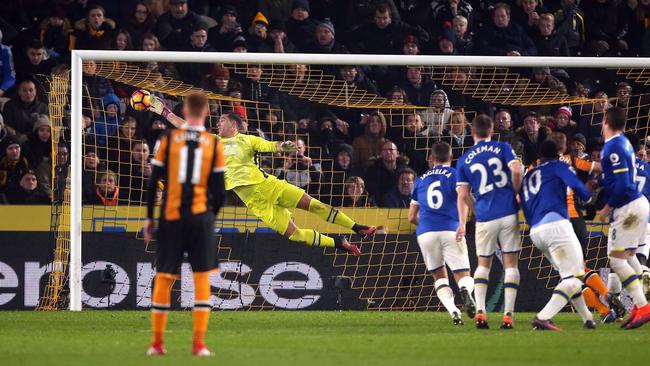 Everton's goalie Joel Robles is unable to stop a shot from Hull City's Robert Snodgrass.