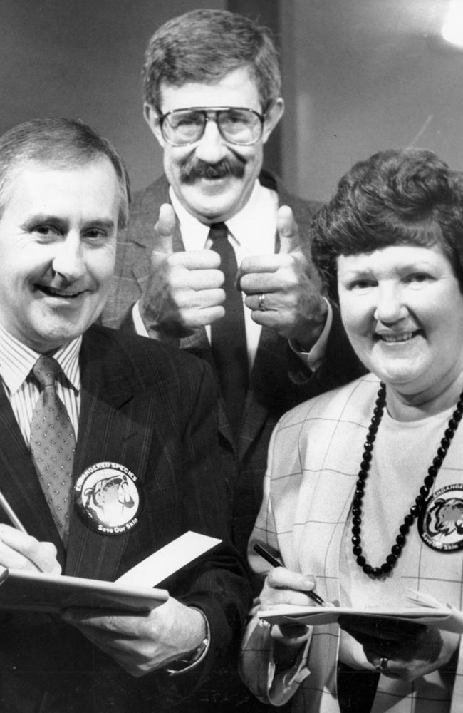 Then-Richmond president Neville Crowe gives the thumbs up as Opposition Leader Alan Brown and Premier Joan Kirner sign cheques for the Richmond’s Save Our Skins appeal.