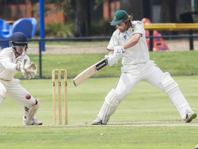 Jake Thorne cuts for Caulfield. Picture: Rob Leeson.