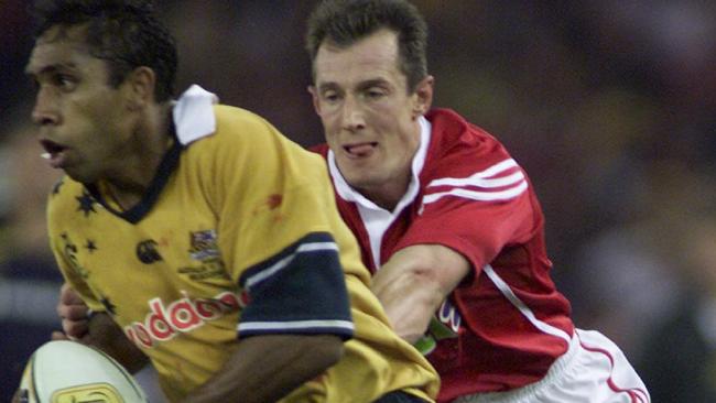 Andrew Walker playing for the Wallabies against the British Lions in 2001.