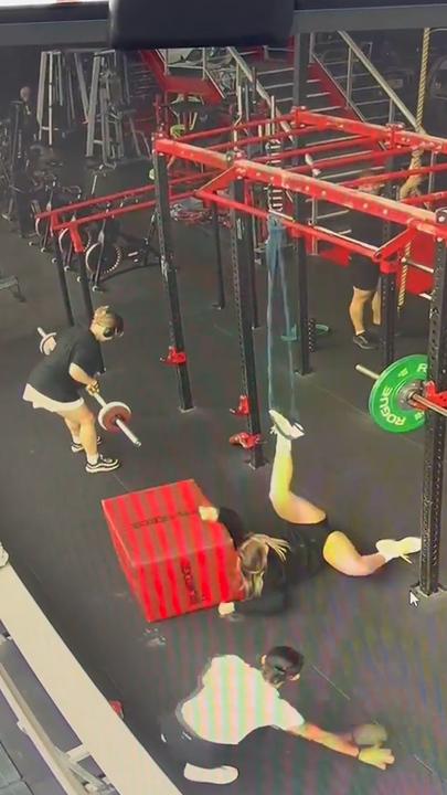 Woman’s assisted pull-up goes wrong