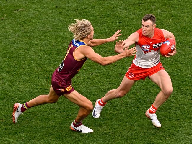 As he enters the final year of his contract with the Swans, Gulden is confident the speculation won’t impact Warner’s form. Picture: Adam Trafford/AFL Photos via Getty Images