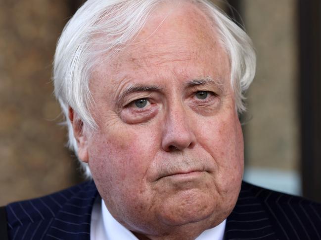 SYDNEY, AUSTRALIA - NewsWire Photos FEBRUARY 14, 2022: Clive Palmer pictured speaking to media as he leaves federal court in the Sydney CBD. Clive Palmer v Mark McGowan court case.Picture: NCA NewsWire / Damian Shaw