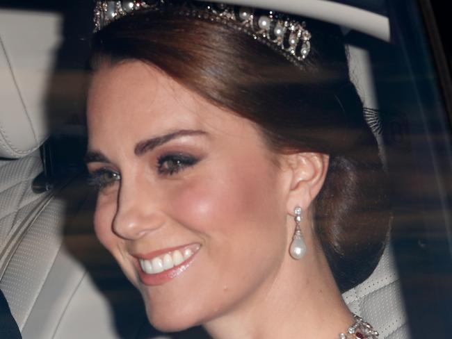 MUST CREDIT GETTYWEB RIGHTS ONLY, ONE TIME USE LONDON, UNITED KINGDOM - JULY 12: (EMBARGOED FOR PUBLICATION IN UK NEWSPAPERS UNTIL 48 HOURS AFTER CREATE DATE AND TIME) Prince William, Duke of Cambridge and Catherine, Duchess of Cambridge attend a State Banquet at Buckingham Palace on day 1 of the Spanish State Visit on July 12, 2017 in London, England.  This is the first state visit by the current King Felipe and Queen Letizia, the last being in 1986 with King Juan Carlos and Queen Sofia. (Photo by Max Mumby/Indigo/Getty Images)