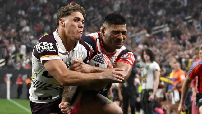 NRL 2024 RD01 Sydney Roosters v Brisbane Broncos - Daniel Tupou Reece Walsh, shoulder charge. LAS VEGAS, NEVADA - MARCH 02: Allegiant Stadium round one, NRL match at Allegiant Stadium, on March 02, 2024, in Las Vegas, Nevada. Picture: NRL Photos