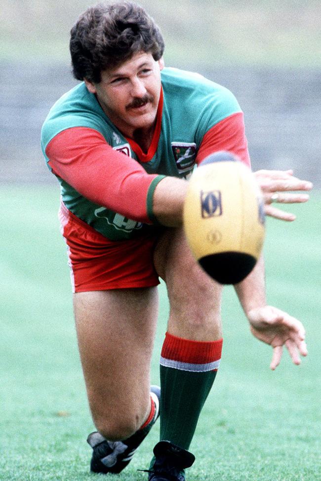 Gene Miles in action for Wynnum Manly Seagulls in 1985