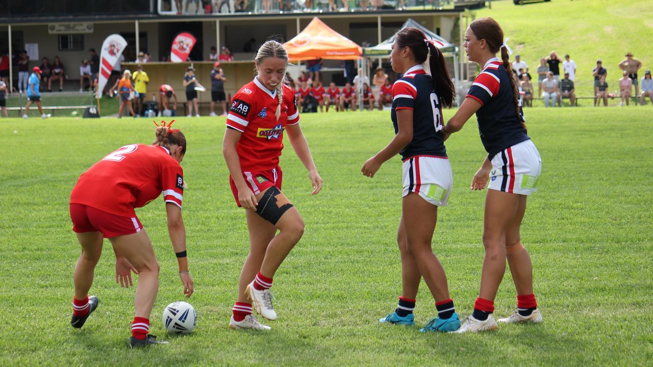 Holly Czornobej (playing the ball) of the Illawarra Steelers Lisa Fiaola Cup side. Picture: Kevin Merrigan