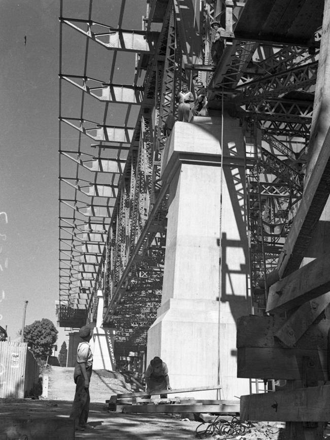 The Story Bridge under construction in 1937
