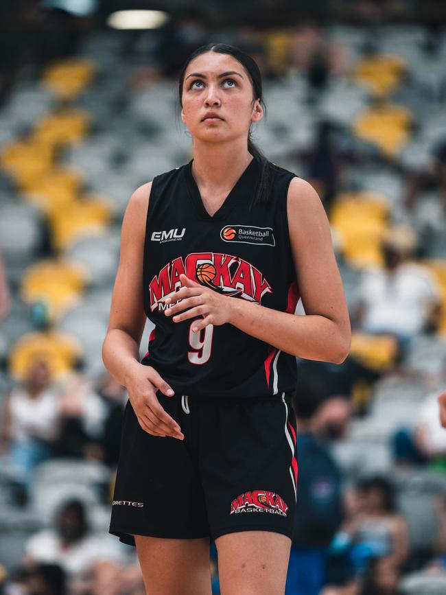 Monique Bobognie for the Mackay Meteorettes at the U18 state basketball championships on the Gold Coast. Picture: Nelson Kahler