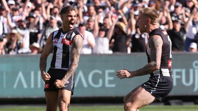 MELBOURNE, AUSTRALIA. September 30, 2023. AFL Grand Final between Collingwood and the Brisbane Lions at the MCG. Collingwood player Bobby Hill kicks a goal Picture by David Caird