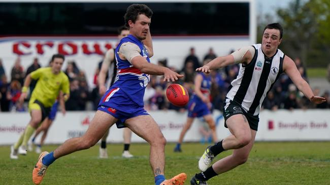 Todd Garner kicks Wandin forward. Picture: Valeriu Campan