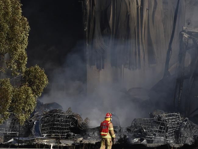 MELBOURNE, AUSTRALIA - NewsWire Photos JULY 10, 2024: Fire crews mop up after battling a huge factory fire in Derrimut. Picture: NewsWire / Andrew Henshaw