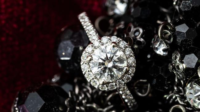 Bling: Meghan’s ring. Sunshine Coast Wedding Photographer Ben Connolly