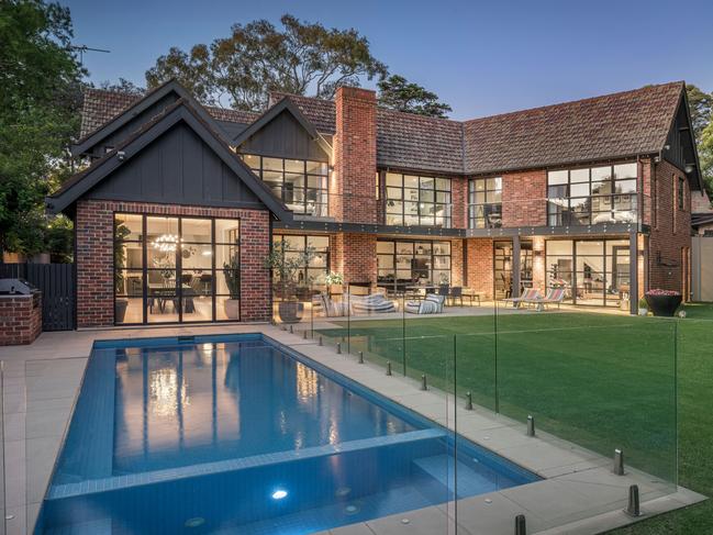 Tania Buckley ex wife to Collingwood legend Nathan Buckley is selling the family home at 7 Stonehaven Crt Toorak.