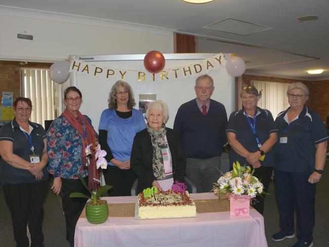 (L) to (R) Donna Camac, Glad Tunny, Vivienne Blackburn, Ida Jackson, Cr Ross Bartley, Kate Kitto and Lynne Wood.