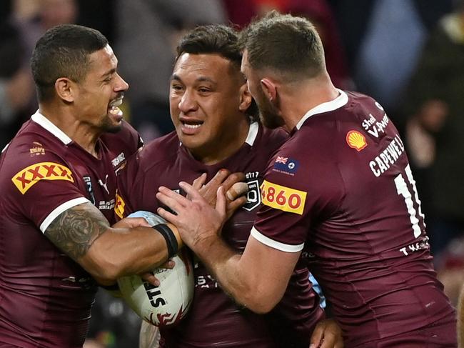 Origin bombshell as Maroons great makes shock retirement call