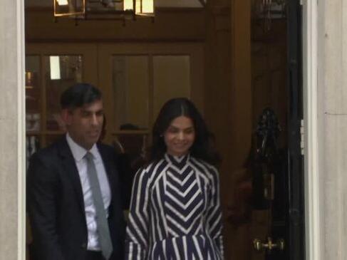 Outgoing UK PM Rishi Sunak bids farewell in Downing Street