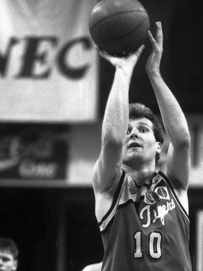 Andrew Gaze in action for the Melbourne Tigers in 1989.