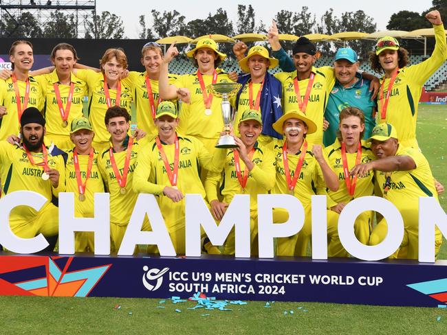 Hugh Weibgen and Harry Dixon lift the trophy. Picture: Lee Warren/Gallo Images/Getty Images