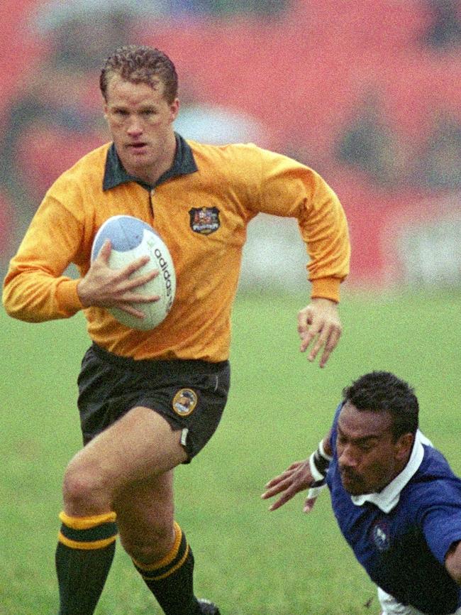 Australian fly-half Michael Lynagh outruns Western Samoa's Danny Kaleopa during their Rugby World Cup first-round match in 1991. Picture: AFP/Gabriel Bouys