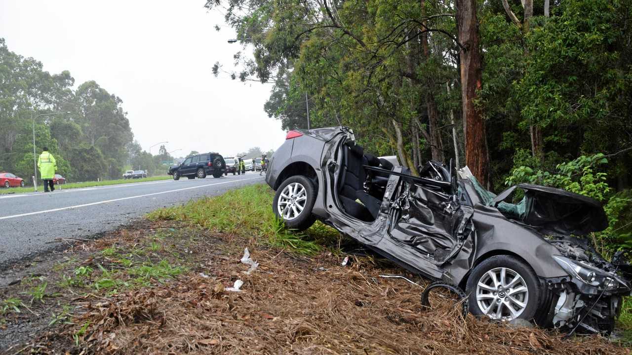 4WD’s horror head-on Bruce Hwy crash caught on dashcam | The Courier Mail