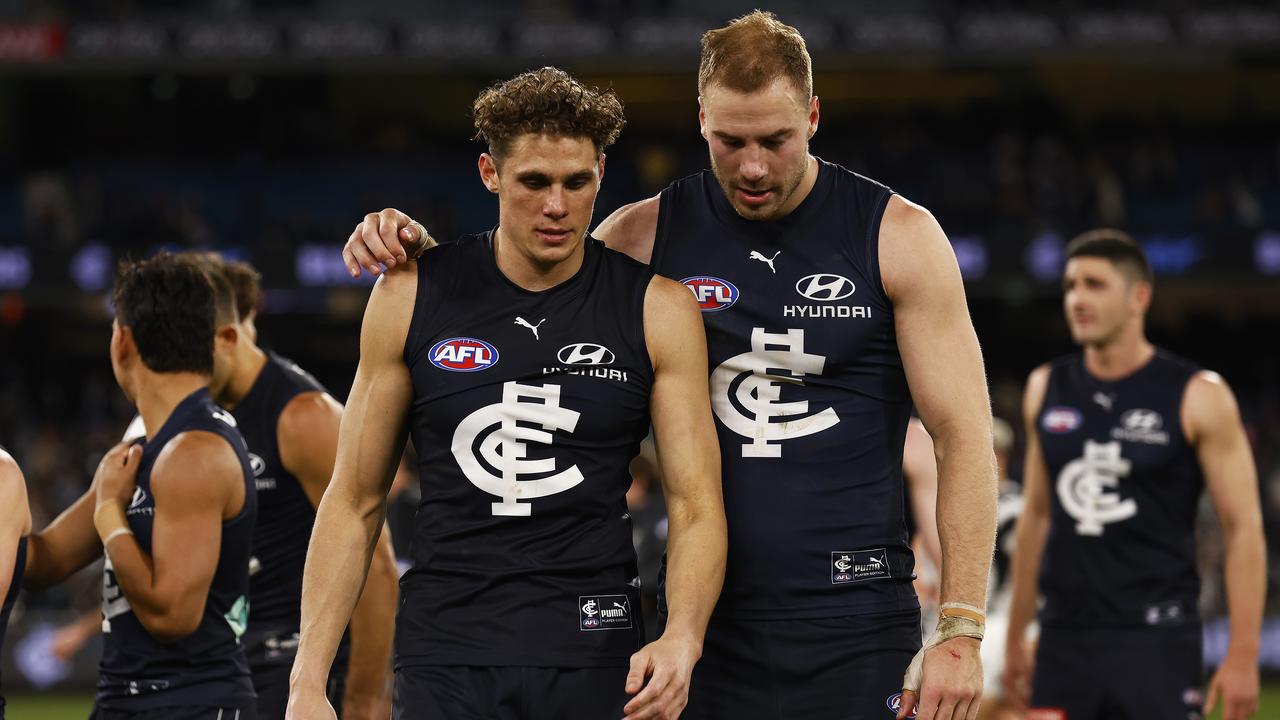 MELBOURNE, AUSTRALIA - AUGUST 21: Harry McKay of the Blues and Charlie Curnow of the Blues look dejected after the round 23 AFL match between the Carlton Blues and the Collingwood Magpies at Melbourne Cricket Ground on August 21, 2022 in Melbourne, Australia. (Photo by Daniel Pockett/Getty Images)