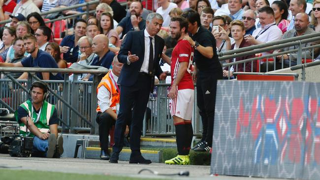 Jose Mourinho (L) talks with Manchester United's Spanish midfielder Juan Mata (R).