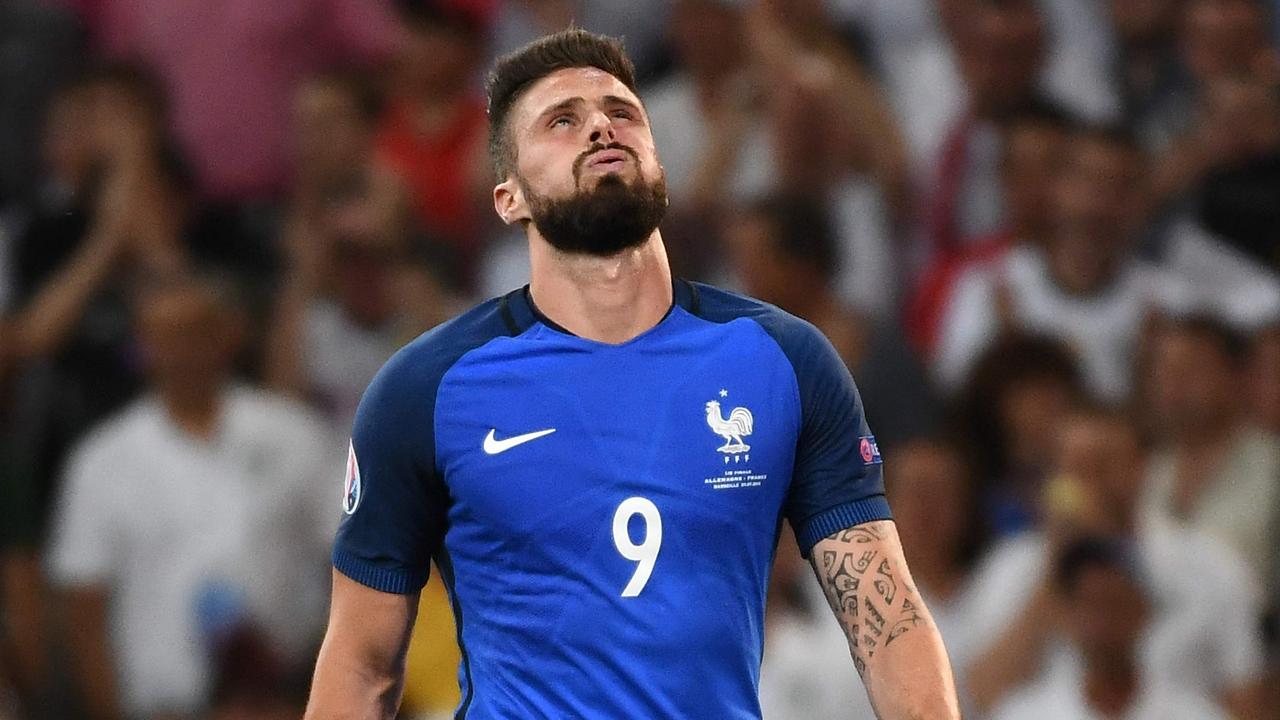 Giroud was booed off the park by France fans in 2016. / AFP PHOTO / ANNE-CHRISTINE POUJOULAT