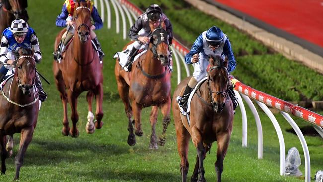 Viddora proved far too good for ma hot field of sprinters.