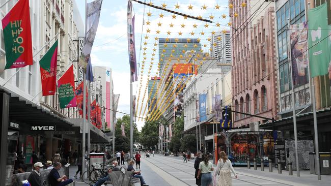 Crowds are picking up in the Bourke Street Mall in Melbourne after COVID lockdown. Picture: NCA NewsWire/ David Crosling