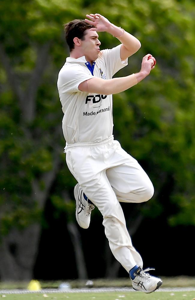 Uni bowler William Crook University Vs Valley Saturday December 3, 2022. Picture, John Gass