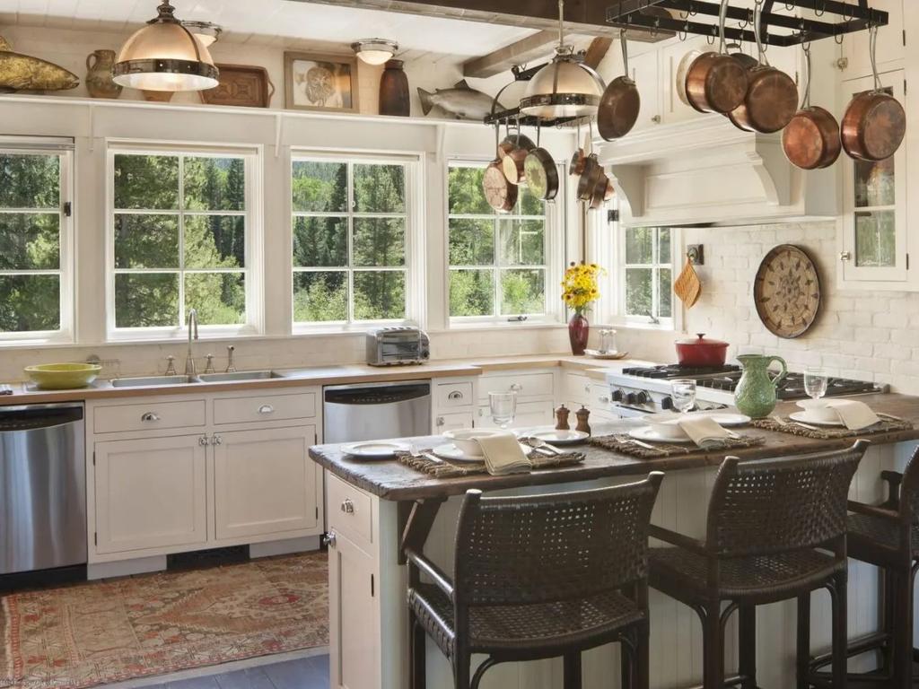 The kitchen. Picture: MLS/Realtor.com via Coldwell Banker Mason Morse