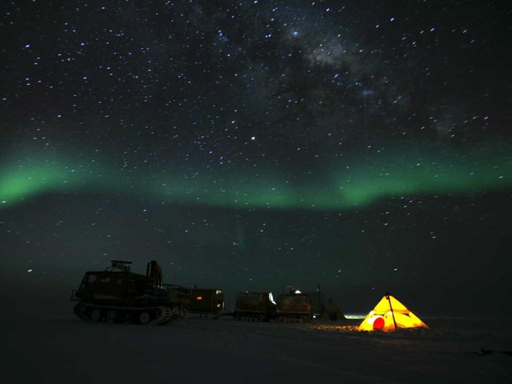 Aurora Australis lights up Victorian skies in rare display that